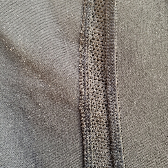 Lululemon Cropped Black Leggings with Mesh Size 4 - Picture 9 of 11